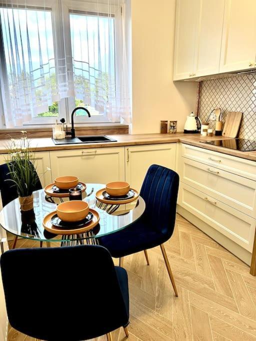 B&W Luxurious Apartment In The Heart Of Wroclaw Luaran gambar